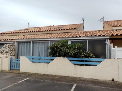 La MAISON BLEUE 2 à 5 pers plage 200M House in Gruissan