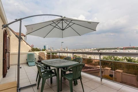 Balcony/Terrace, City view