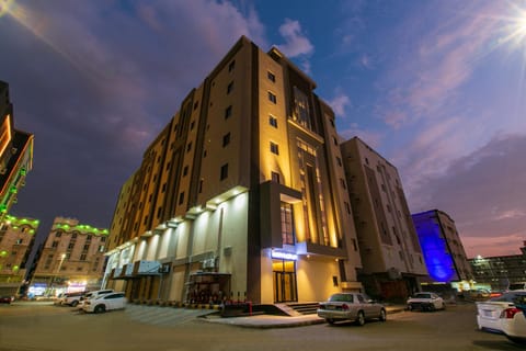 Property building, Neighbourhood, Street view, Parking