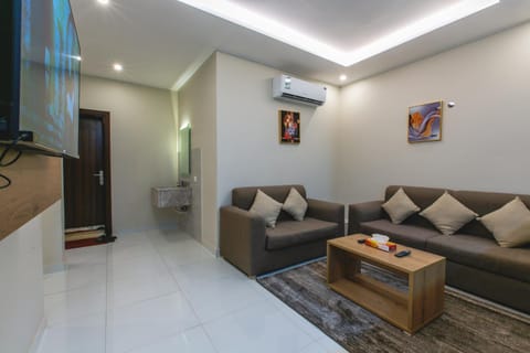 TV and multimedia, Seating area, air conditioner