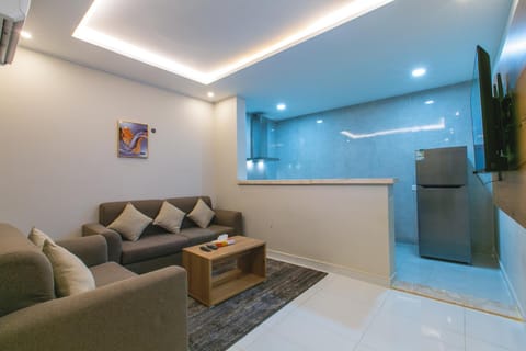 TV and multimedia, Kitchen or kitchenette, Seating area