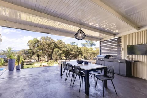 The Albens - Countryside Chic amongst the Hills Haus in Mudgee