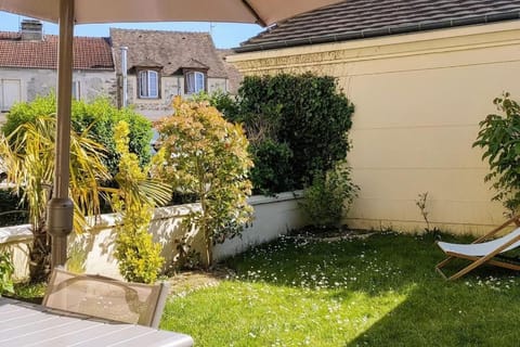 Patio, Day, Garden, Garden view