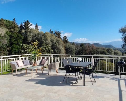 Patio, Day, Natural landscape, View (from property/room), Balcony/Terrace, Dining area, Mountain view