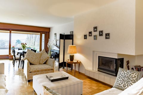 Tourelle 2 - Spacieux appartement dans le centre de Genève Condo in Geneva