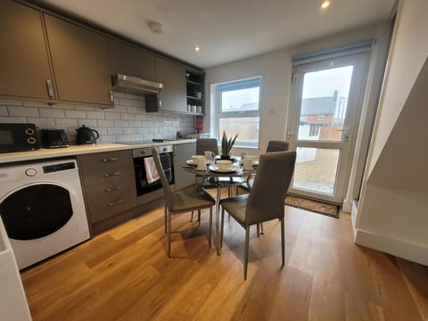 Dining area, kitchen