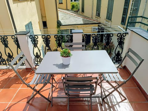 View (from property/room), Balcony/Terrace, City view