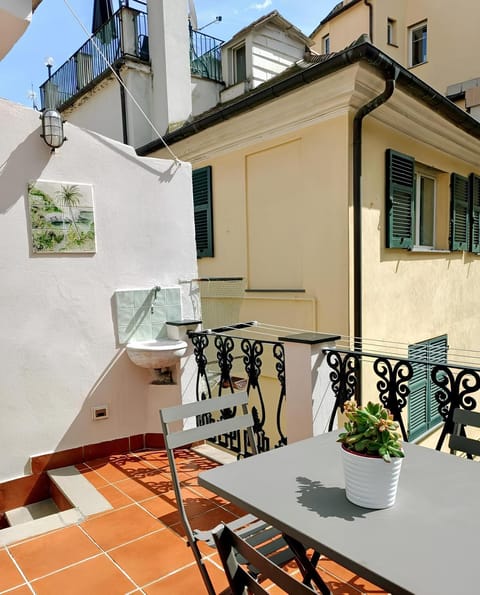 View (from property/room), Balcony/Terrace, City view