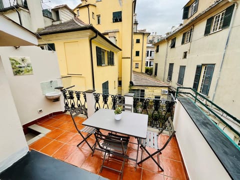 View (from property/room), Balcony/Terrace, City view