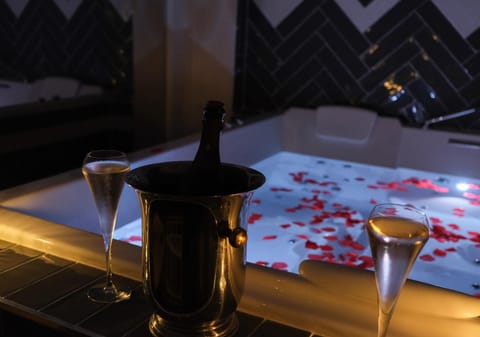 Hot Tub, Spa and wellness centre/facilities