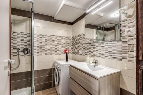 M&L Apartments - Ardesia Colosseo Apartment in Rome