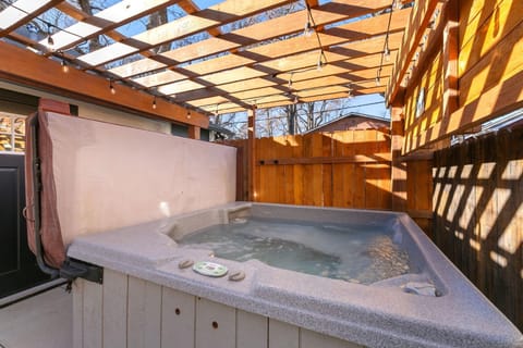 Old Town Retreat with Hot Tub - Steps from CSU! Maison in Fort Collins