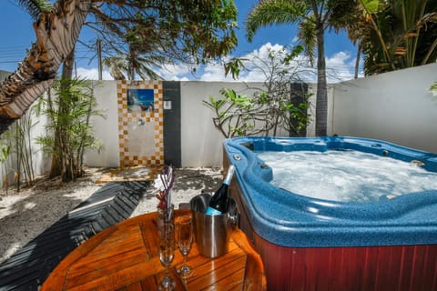 Shower, Garden, Hot Tub