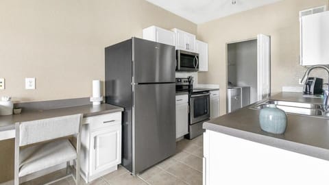Landing Modern Apartment with Amazing Amenities (ID1403X079) Condo in Pinellas Park