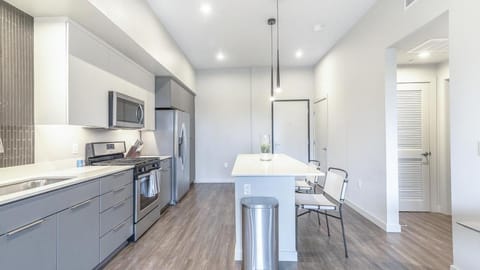 Landing - Modern Apartment with Amazing Amenities (ID2703X30) Condo in Orange