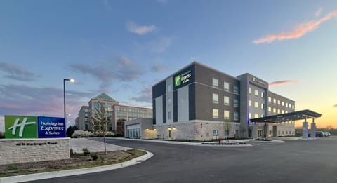 Holiday Inn Express & Suites Chicago Schaumburg, an IHG Hotel Hotel in Elk Grove Village