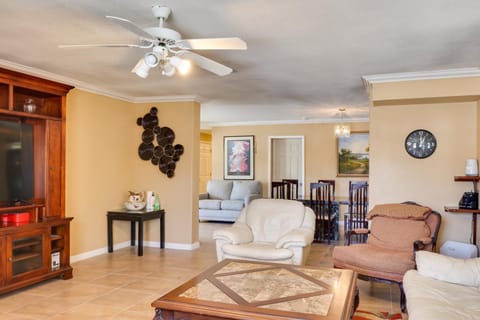 Bright Florida Abode with Covered Patio, Near Disney Apartment in The Villages