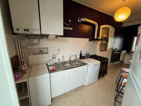 Kitchen or kitchenette, Dining area, dishwasher, oven, pet friendly, stove