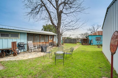 Retro Retreat in Llano with Screened Porch! Haus in Llano