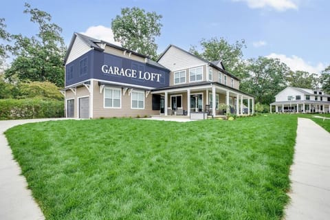 Victory Views Estate: Luxury Guest Loft House in South Bend