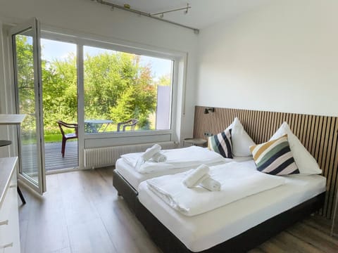 Bed, Garden, View (from property/room), Balcony/Terrace, Bedroom