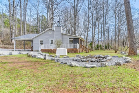 Idyllic Creekside Hayesville Home with Fire Pit House in Shooting Creek