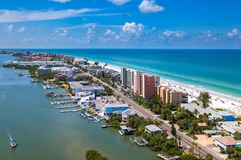 Nearby landmark, Day, Neighbourhood, Natural landscape, Bird's eye view, Beach, Aqua park, City view, Lake view, Sea view, Street view