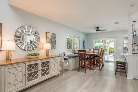 Luxury Family Beach Escape with Heated Pool and Putting Green Casa in Tarpon Springs