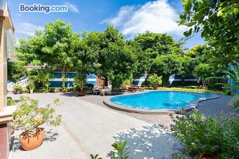 Spring, Day, Natural landscape, Garden, Garden view, Pool view, Swimming pool, sunbed