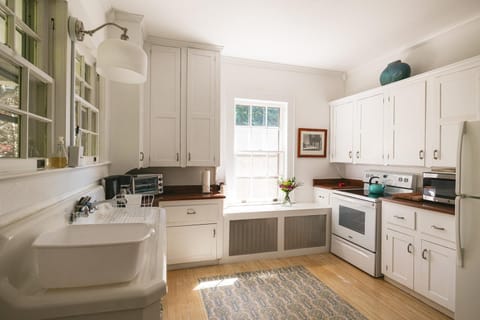 Kitchen or kitchenette, kitchen, kitchen