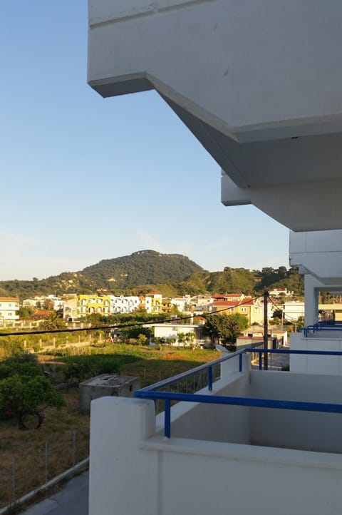 Balcony/Terrace, Mountain view