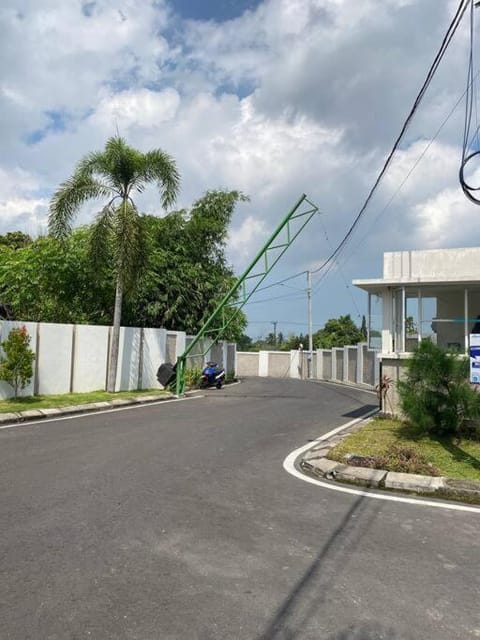 Strategic and comfortable house in Mataram Lombok House in Lingsar