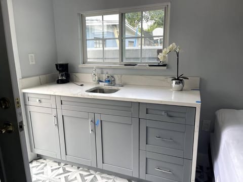 modern Tiny Home Tampa Eigentumswohnung in Egypt Lake-Leto