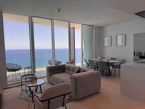 View (from property/room), Balcony/Terrace, Living room, Seating area, Dining area, Sea view, hair dresser