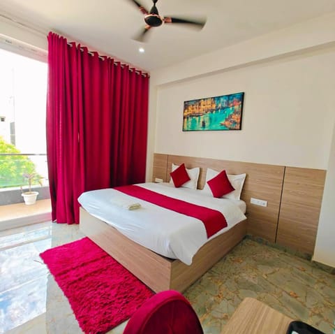 Hotel SS Noida Bed and Breakfast in Noida