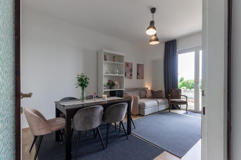 Living room, Photo of the whole room, Seating area, Dining area