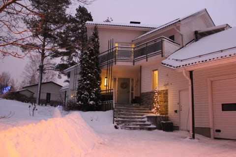 Property building, Facade/entrance, Winter