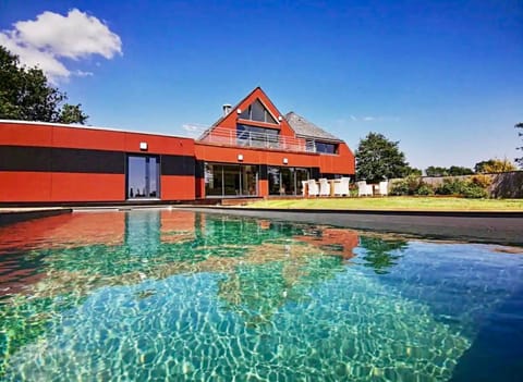 Suite avec vue dégagée dans villa avec piscine Vacation rental in Arradon
