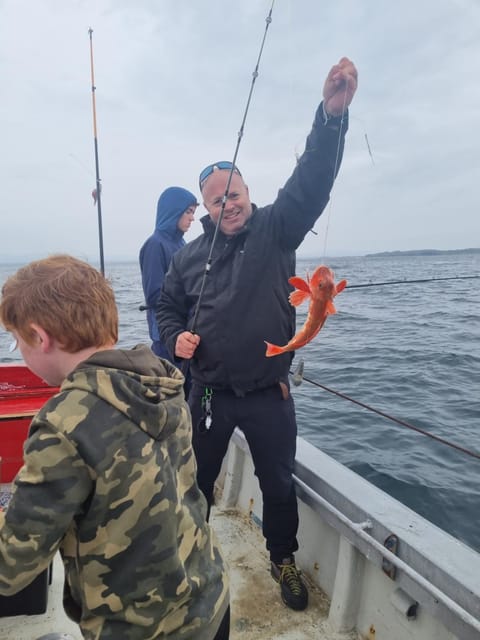 Burtonport fishing trips Barco atracado in County Donegal