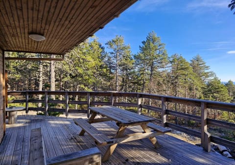 Natural landscape, Balcony/Terrace, Dining area, Garden view, Mountain view