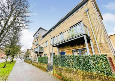 Large Two Bed Maisonette next to Station Wohnung in Brentwood
