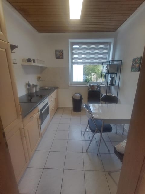 Kitchen or kitchenette, Dining area, stove