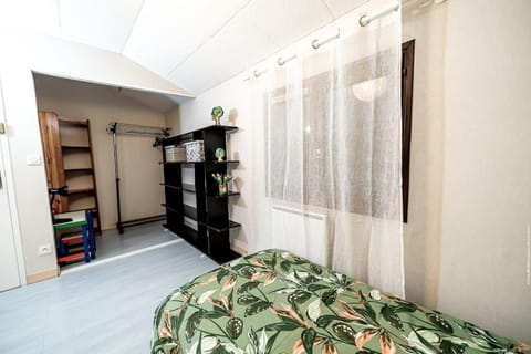 Bed, Library, Bedroom, wardrobe