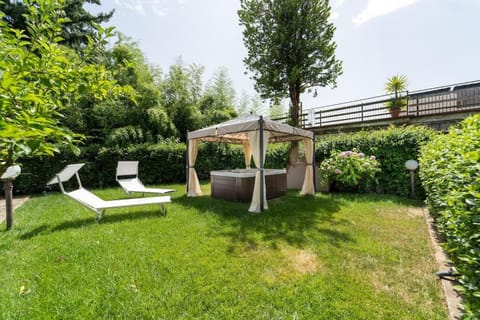 * Villa Limonaia - Best location, view and jacuzzi Apartment in Barga