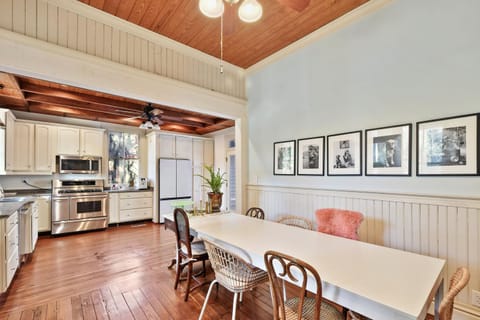 905 Seaside - Designer, Historic, Cold Plunge Pool, Pet-Friendly and King Beds House in Brunswick