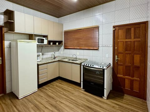 Kitchen or kitchenette, minibar, pet friendly, stove