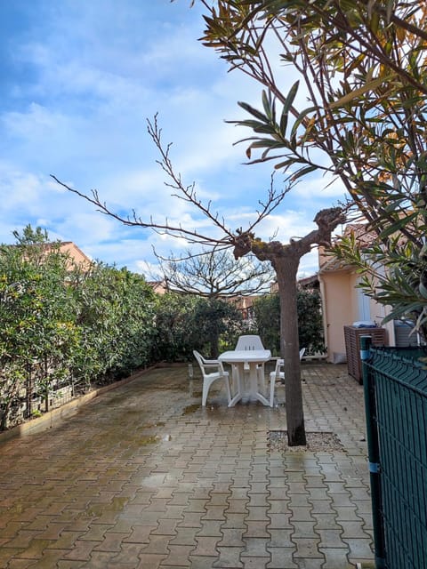 Spring, Garden, Dining area