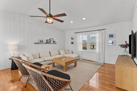5 BR Oceanfront Home close to The Point! Haus in Oak Island