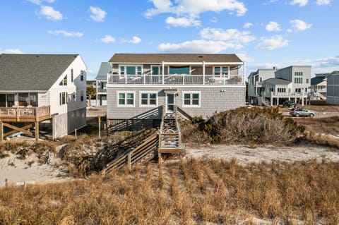 5 BR Oceanfront Home close to The Point! Haus in Oak Island