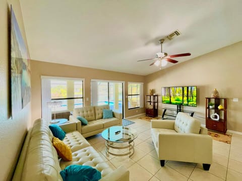 Cozy retreat Family-Friendly Saltwater Heated Pool Villa Casa in North Fort Myers